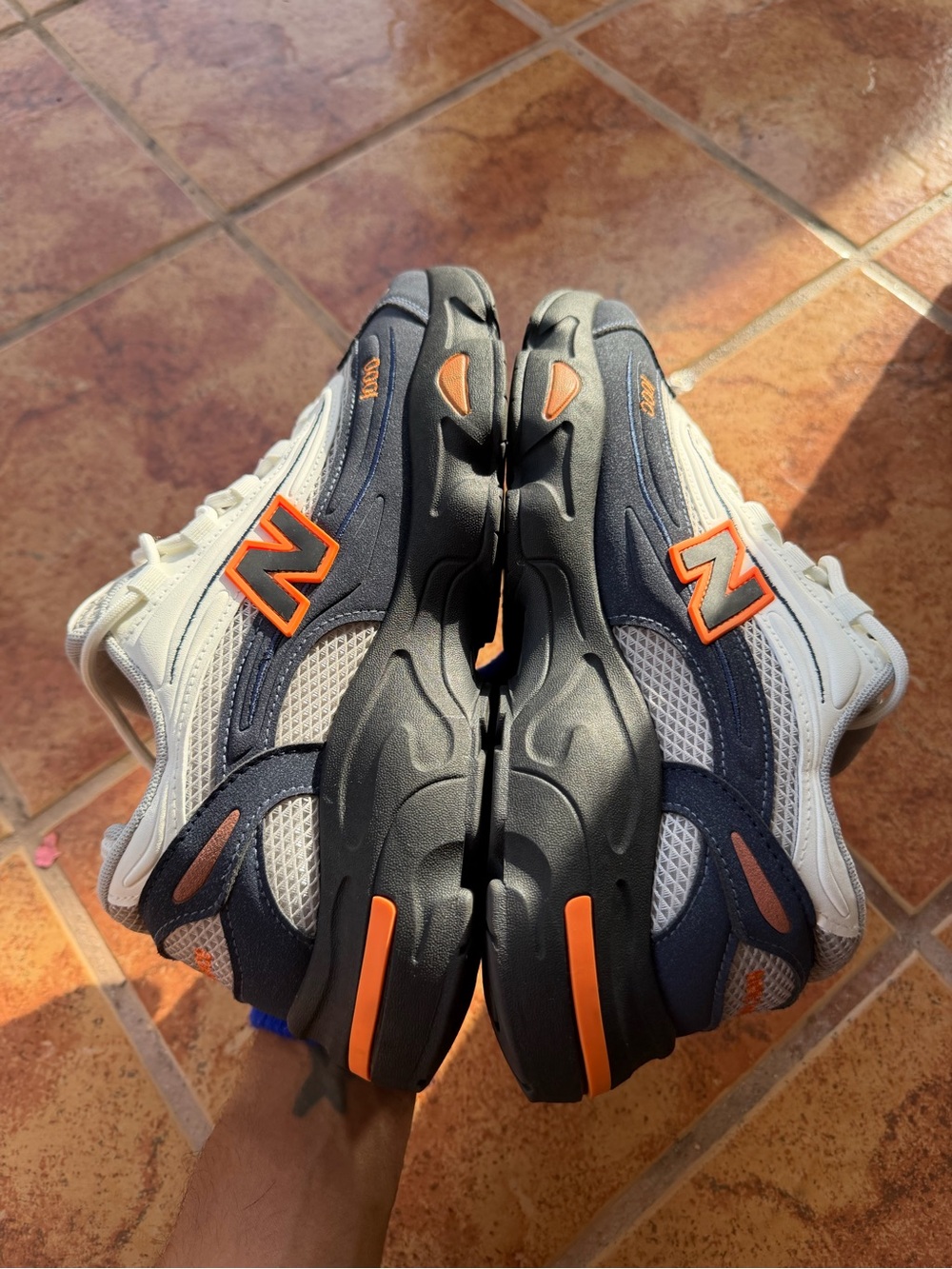 Size 11 Men’s And Women’s 12.5 - New Balance 1000 White, Navy & Orange - Picture 5 of 7